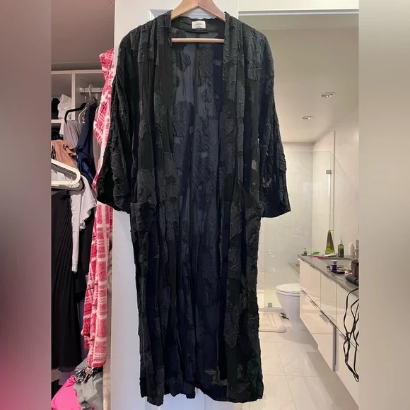 Derante Robe - Picture 4 of 8